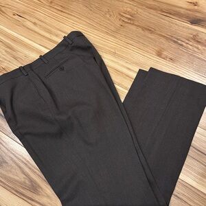 Men’s slacks
Executive collection by Tom James